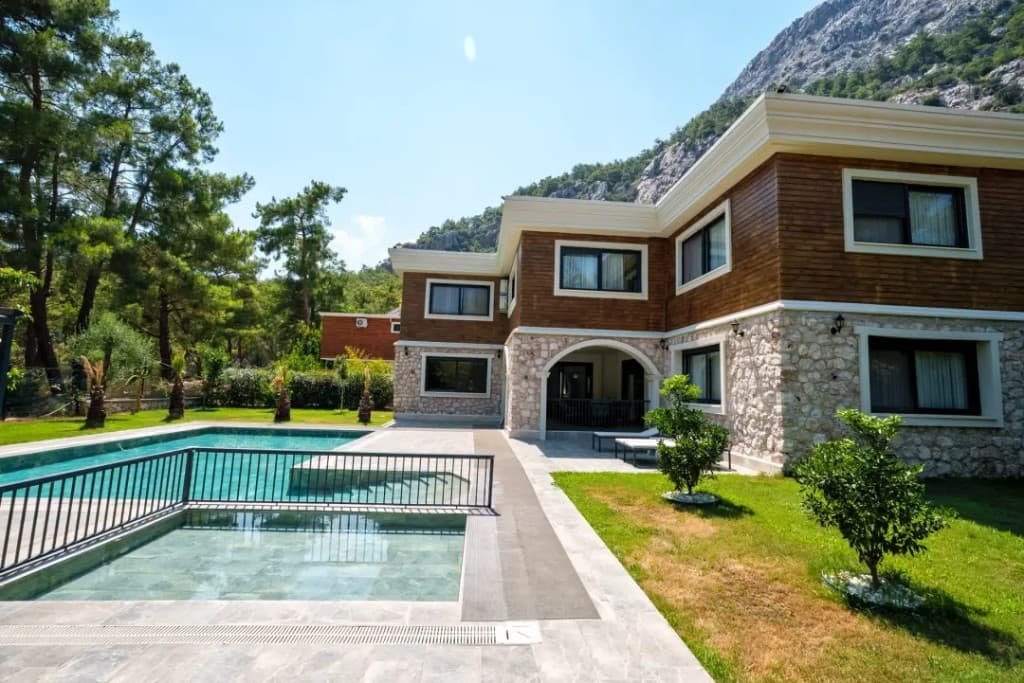 مسبح خاص وحديقة في Villa Silyan بالقرب من أنطاليا